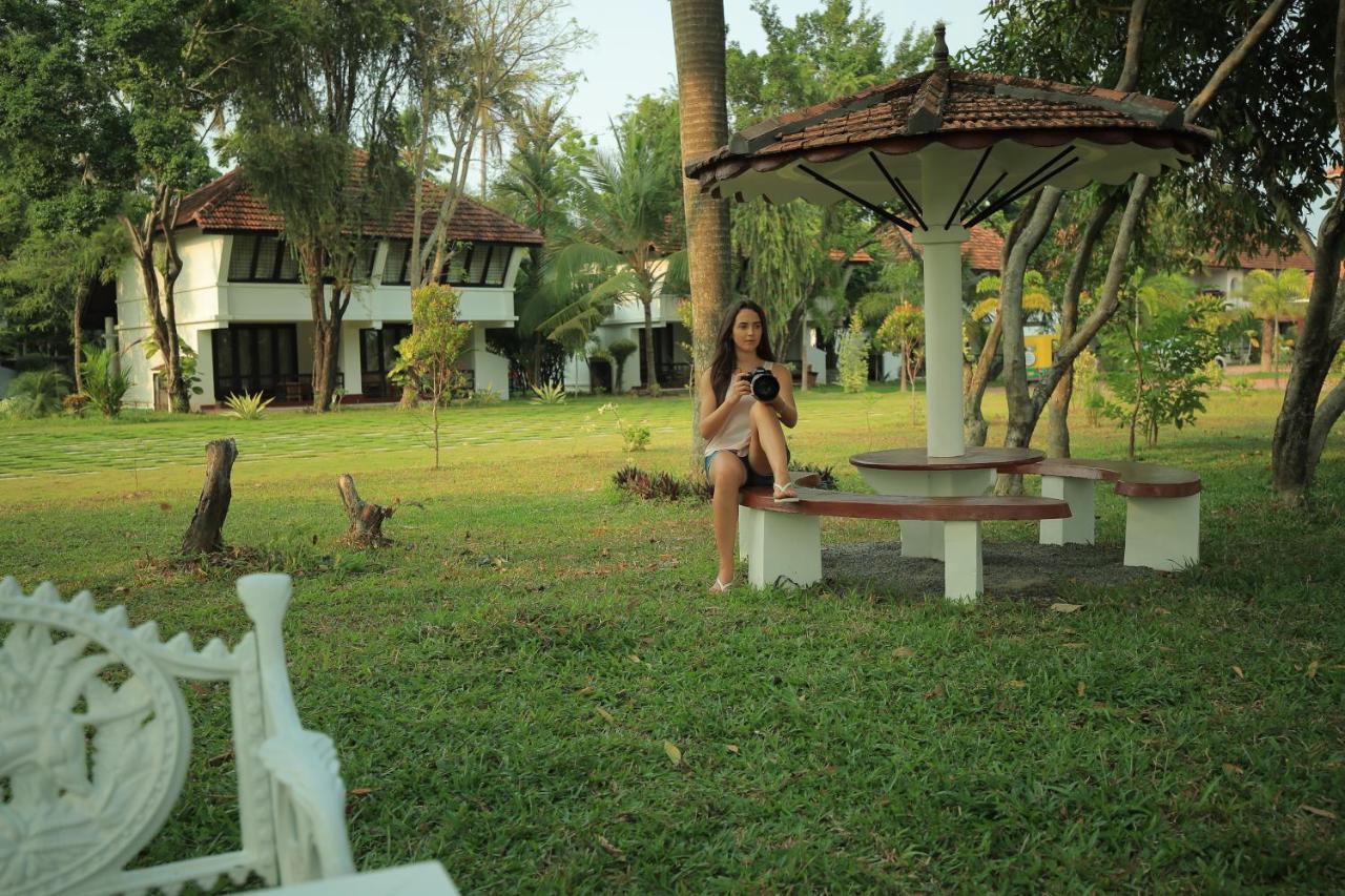 Nihara Resort&Spa Cochin Kochi Exteriör bild