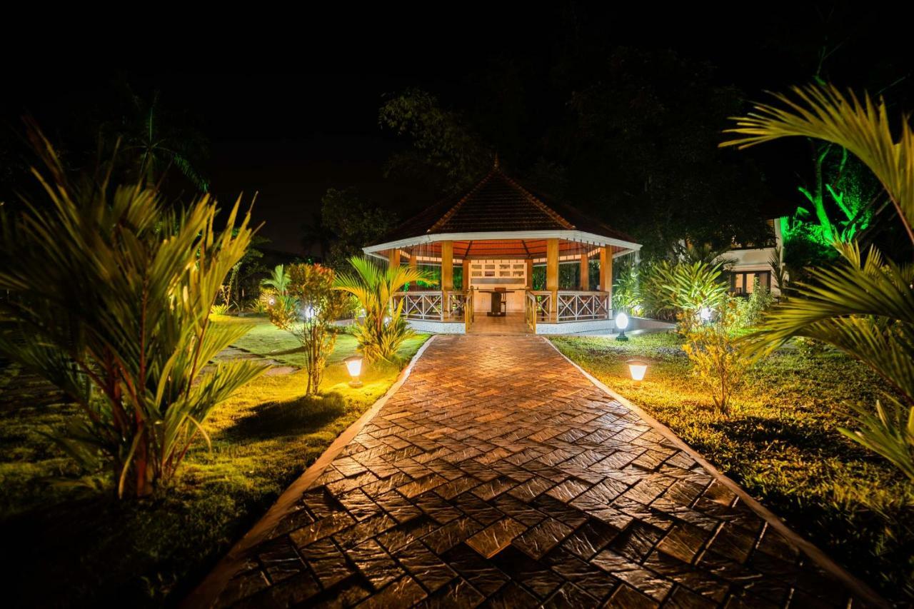 Nihara Resort&Spa Cochin Kochi Exteriör bild