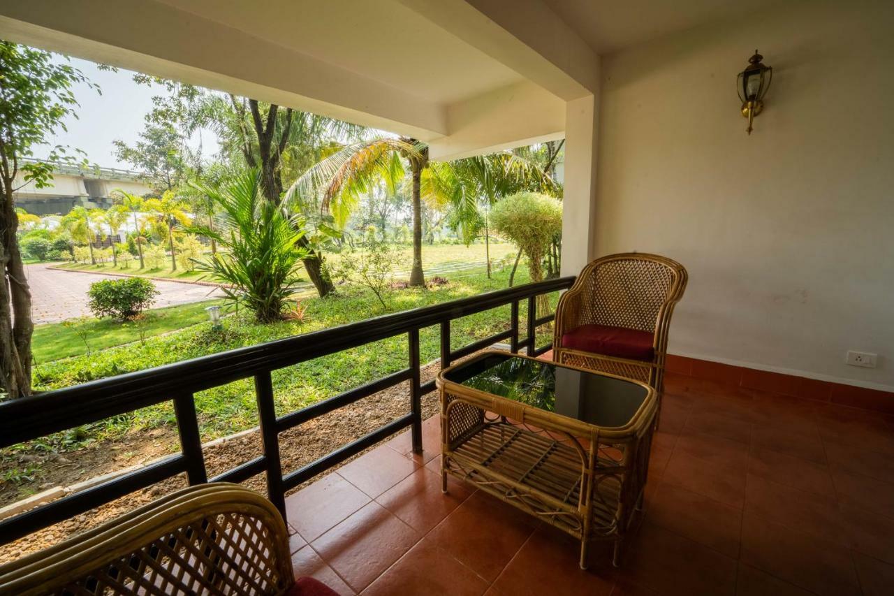 Nihara Resort&Spa Cochin Kochi Exteriör bild