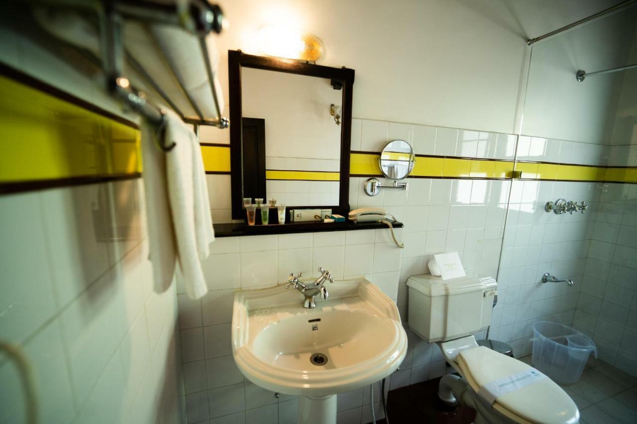 Nihara Resort&Spa Cochin Kochi Exteriör bild
