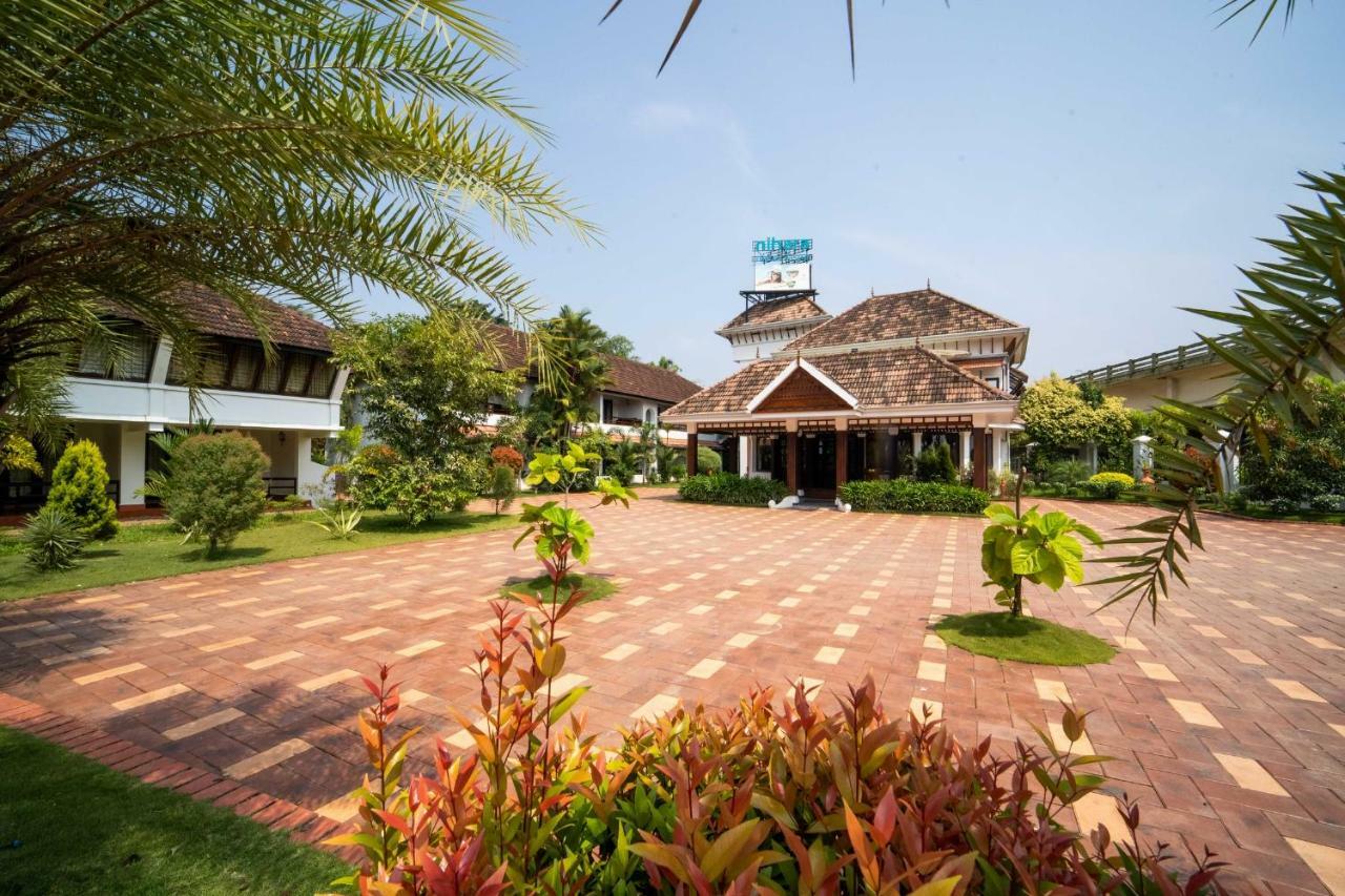 Nihara Resort&Spa Cochin Kochi Exteriör bild