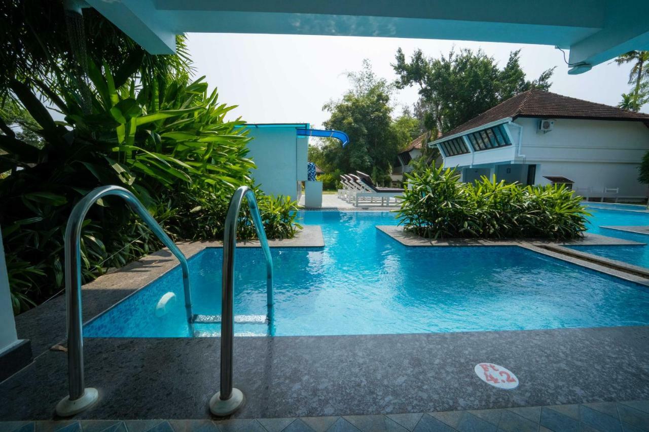 Nihara Resort&Spa Cochin Kochi Exteriör bild