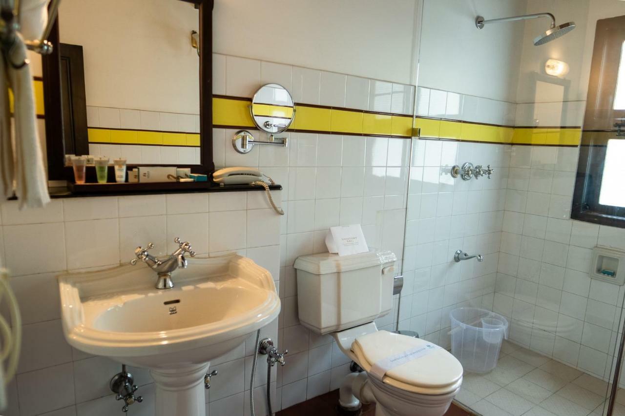 Nihara Resort&Spa Cochin Kochi Exteriör bild